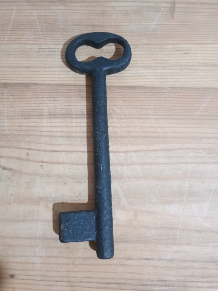 Llave de hierro antigua